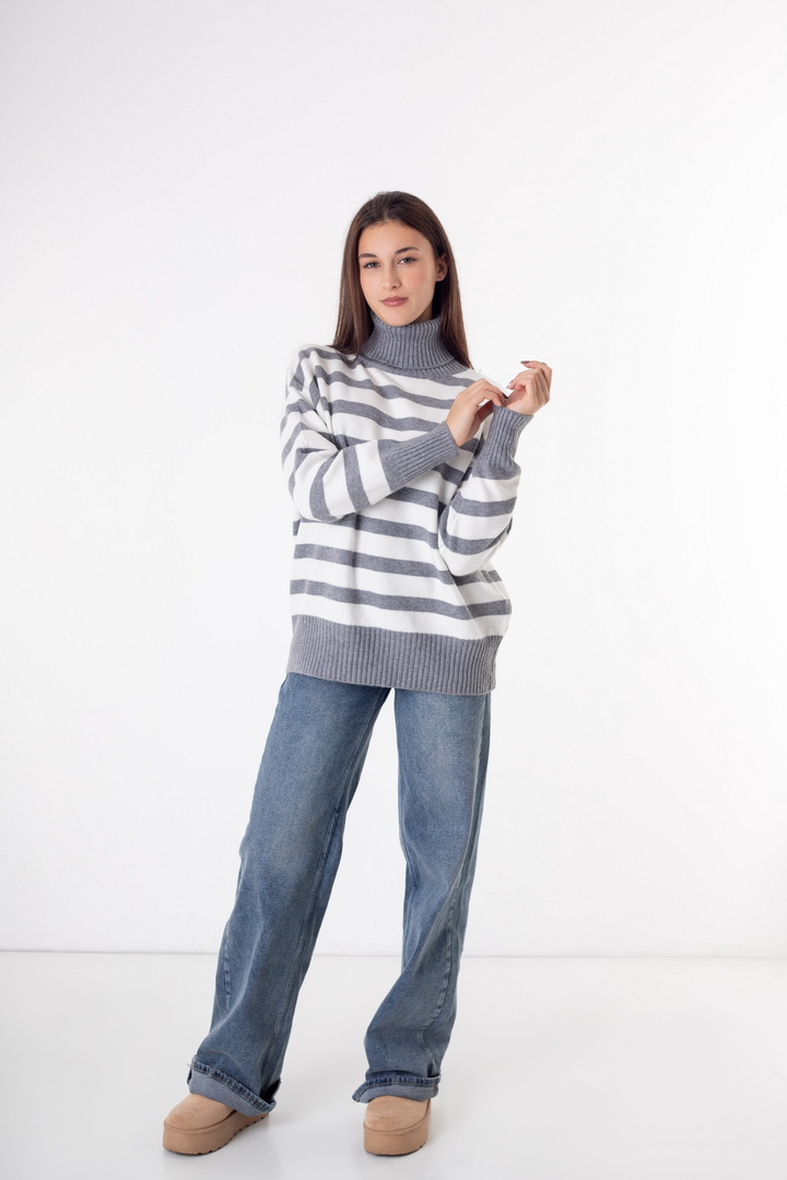 Светр жіночий